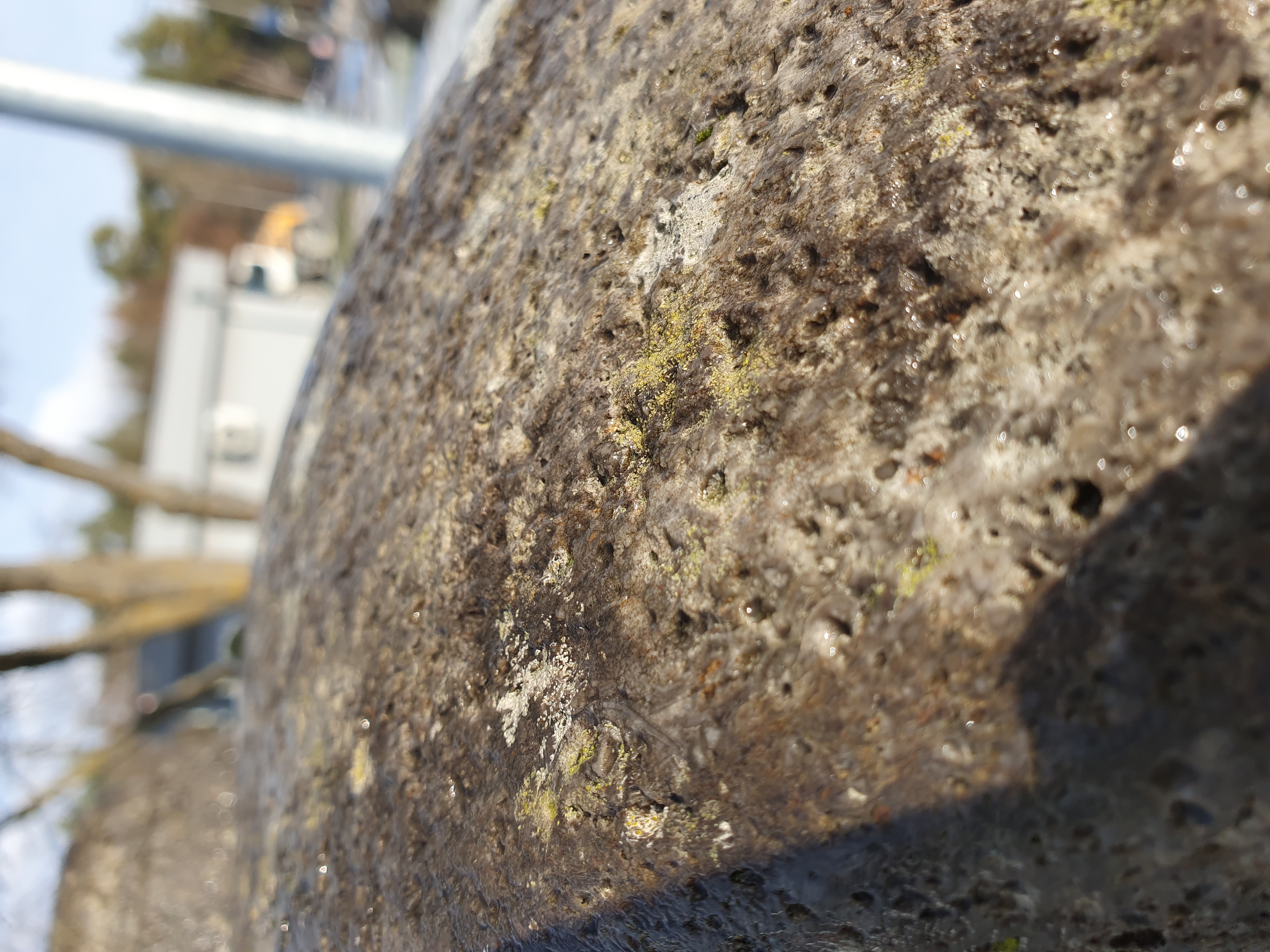 Grabstein aus Muschelkalk